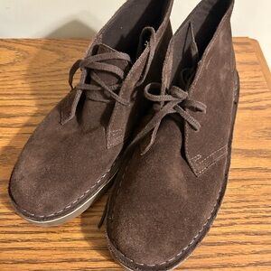 Brand New Woman’s Clark’s Desert Brown Ankle Boots with Suede Finish Size 8.5
